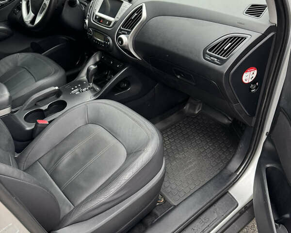 Серый Хендай их35, объемом двигателя 2 л и пробегом 204 тыс. км за 11500 $, фото 15 на Automoto.ua