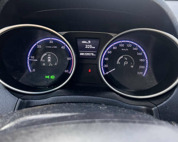 Сірий Хендай іх35, об'ємом двигуна 2 л та пробігом 228 тис. км за 13500 $, фото 6 на Automoto.ua