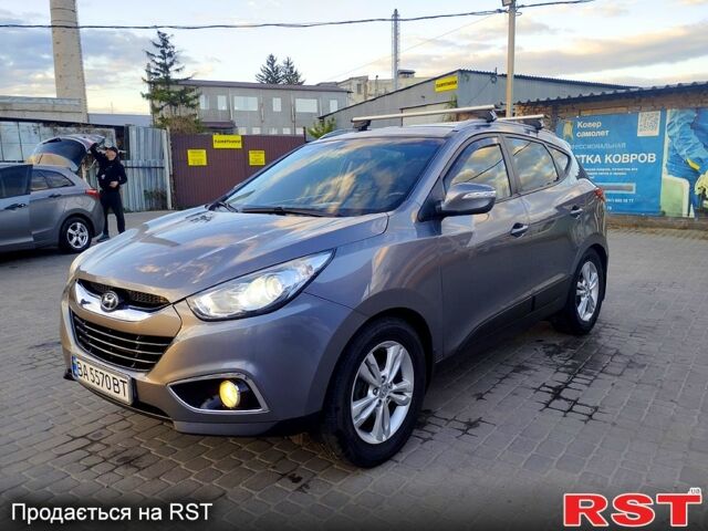 Сірий Хендай іх35, об'ємом двигуна 2 л та пробігом 230 тис. км за 11750 $, фото 2 на Automoto.ua