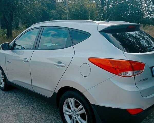 Сірий Хендай іх35, об'ємом двигуна 1.7 л та пробігом 208 тис. км за 11400 $, фото 5 на Automoto.ua