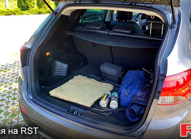 Сірий Хендай іх35, об'ємом двигуна 2 л та пробігом 235 тис. км за 11100 $, фото 6 на Automoto.ua