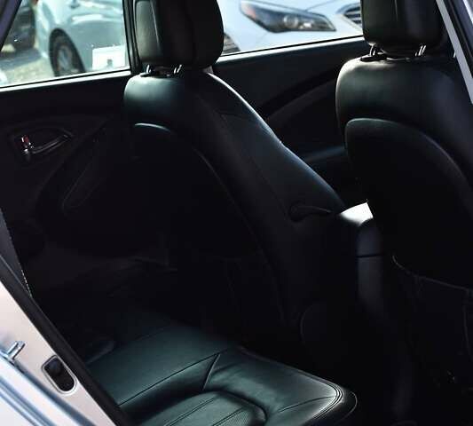 Серый Хендай их35, объемом двигателя 2 л и пробегом 201 тыс. км за 12900 $, фото 14 на Automoto.ua