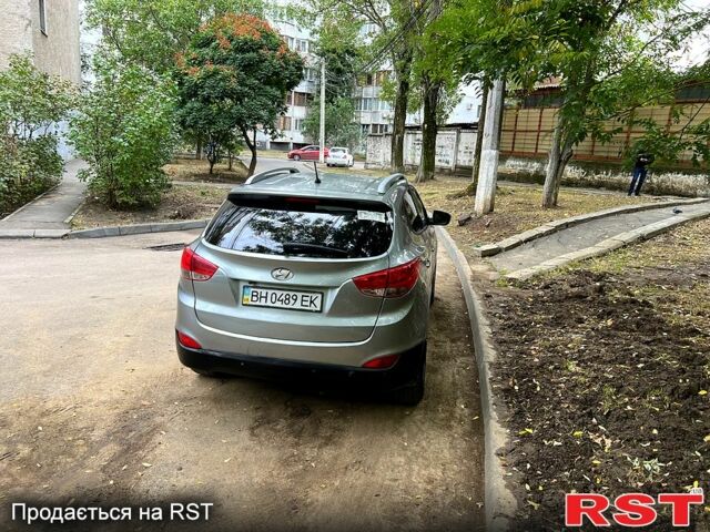 Серый Хендай их35, объемом двигателя 2 л и пробегом 156 тыс. км за 11999 $, фото 3 на Automoto.ua