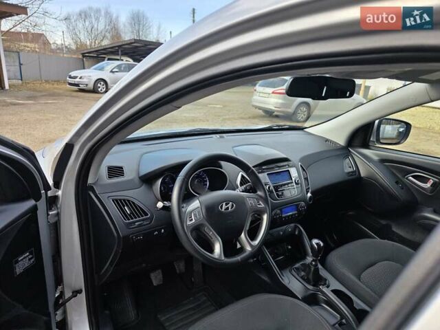 Серый Хендай их35, объемом двигателя 1.7 л и пробегом 186 тыс. км за 11700 $, фото 29 на Automoto.ua