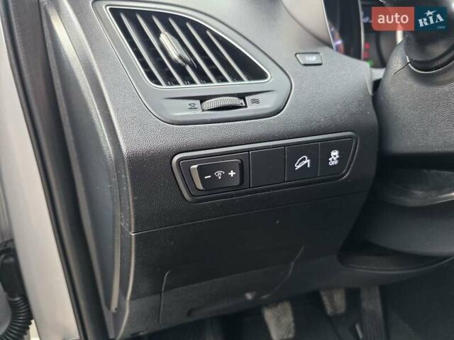 Серый Хендай их35, объемом двигателя 1.7 л и пробегом 186 тыс. км за 11700 $, фото 31 на Automoto.ua