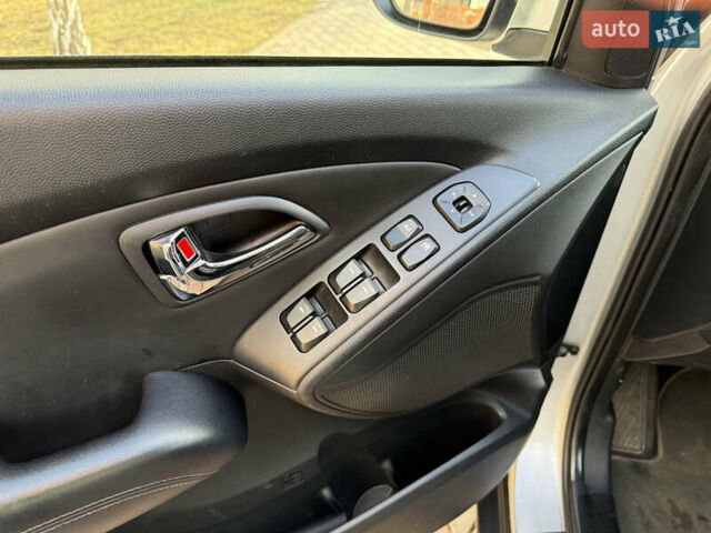 Сірий Хендай іх35, об'ємом двигуна 2 л та пробігом 212 тис. км за 11950 $, фото 20 на Automoto.ua