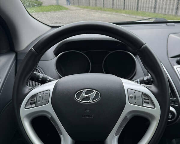 Серый Хендай их35, объемом двигателя 2 л и пробегом 204 тыс. км за 11500 $, фото 14 на Automoto.ua