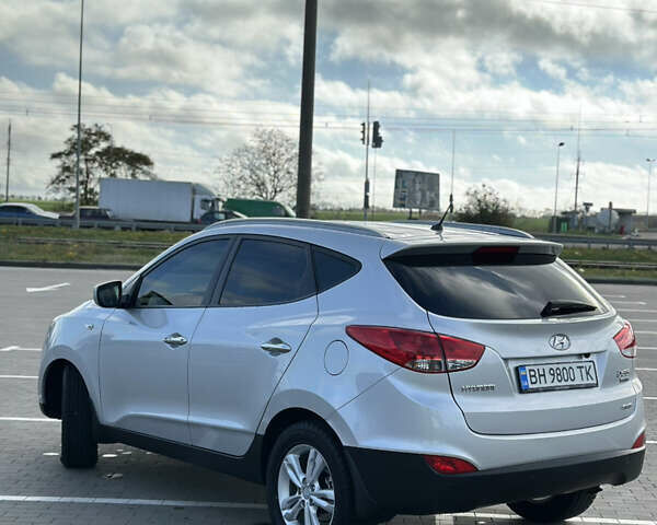 Сірий Хендай іх35, об'ємом двигуна 2 л та пробігом 190 тис. км за 12500 $, фото 3 на Automoto.ua