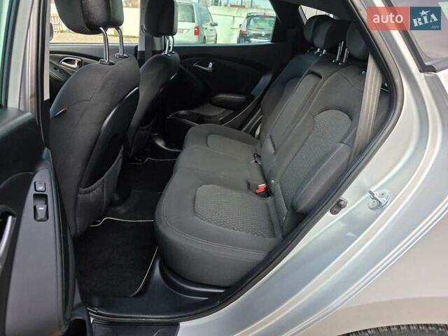 Серый Хендай их35, объемом двигателя 1.7 л и пробегом 186 тыс. км за 11700 $, фото 40 на Automoto.ua