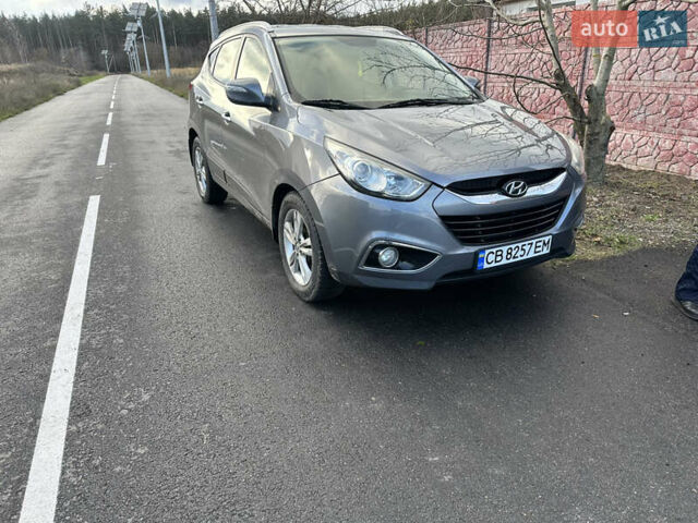 Сірий Хендай іх35, об'ємом двигуна 2 л та пробігом 175 тис. км за 15000 $, фото 1 на Automoto.ua