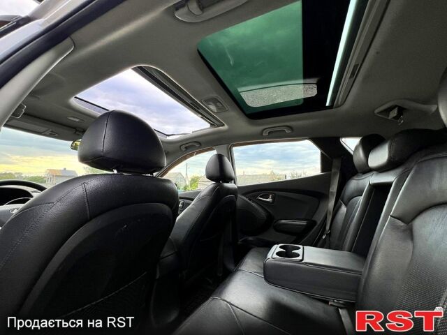 Серый Хендай их35, объемом двигателя 2.4 л и пробегом 155 тыс. км за 11999 $, фото 11 на Automoto.ua