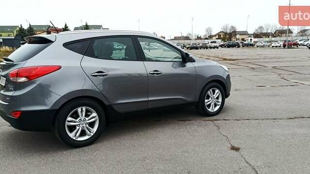 Серый Хендай их35, объемом двигателя 2 л и пробегом 198 тыс. км за 13200 $, фото 2 на Automoto.ua