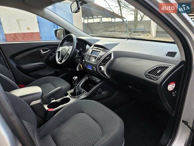 Серый Хендай их35, объемом двигателя 1.7 л и пробегом 186 тыс. км за 11700 $, фото 42 на Automoto.ua