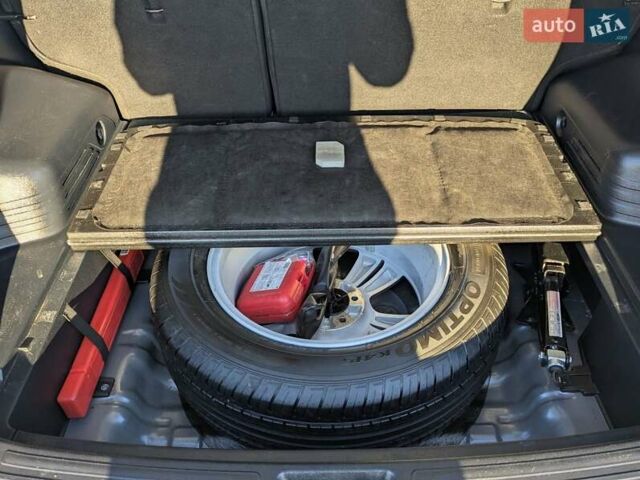 Сірий Хендай іх35, об'ємом двигуна 2 л та пробігом 175 тис. км за 10900 $, фото 28 на Automoto.ua