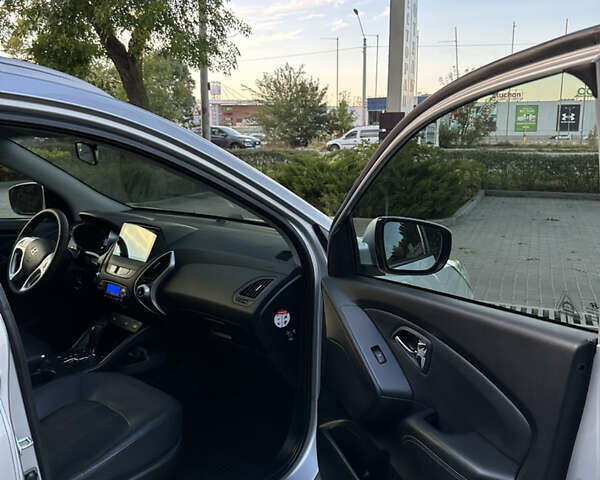 Сірий Хендай іх35, об'ємом двигуна 2 л та пробігом 190 тис. км за 12500 $, фото 16 на Automoto.ua