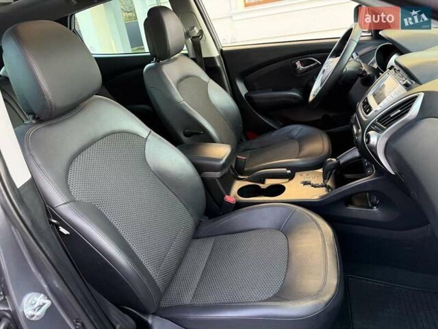 Серый Хендай их35, объемом двигателя 2 л и пробегом 175 тыс. км за 12300 $, фото 36 на Automoto.ua