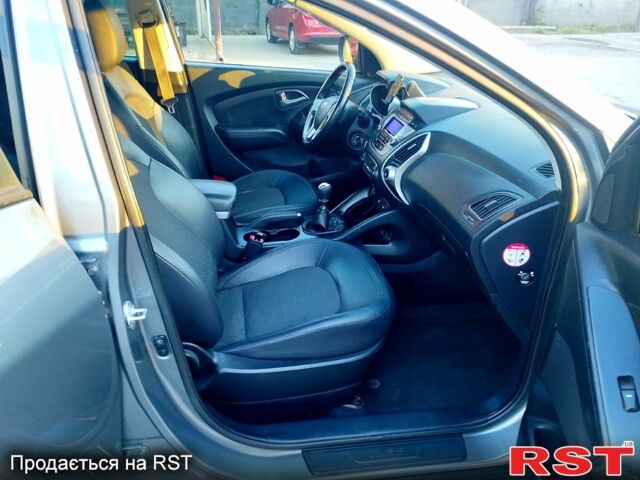 Сірий Хендай іх35, об'ємом двигуна 2 л та пробігом 230 тис. км за 11750 $, фото 7 на Automoto.ua