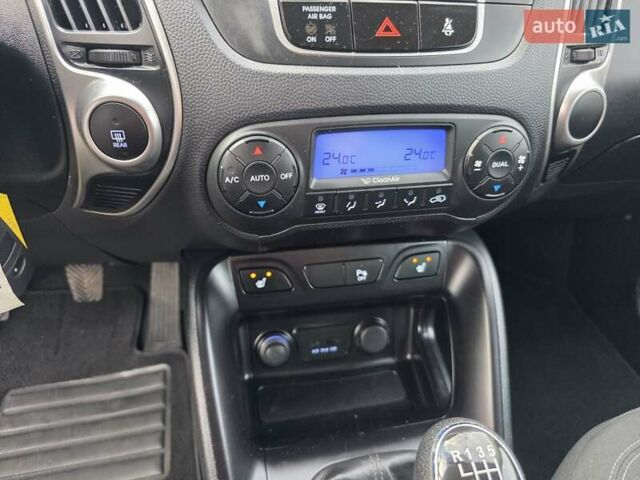 Серый Хендай их35, объемом двигателя 1.7 л и пробегом 186 тыс. км за 11700 $, фото 32 на Automoto.ua