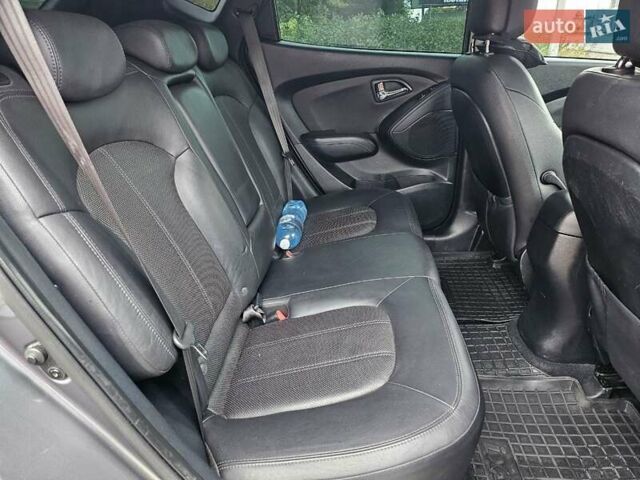 Серый Хендай их35, объемом двигателя 2 л и пробегом 230 тыс. км за 13700 $, фото 7 на Automoto.ua