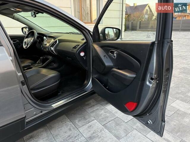 Серый Хендай их35, объемом двигателя 2 л и пробегом 175 тыс. км за 12300 $, фото 35 на Automoto.ua