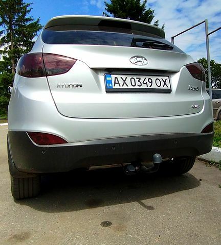 Сірий Хендай іх35, об'ємом двигуна 2 л та пробігом 97 тис. км за 12999 $, фото 3 на Automoto.ua