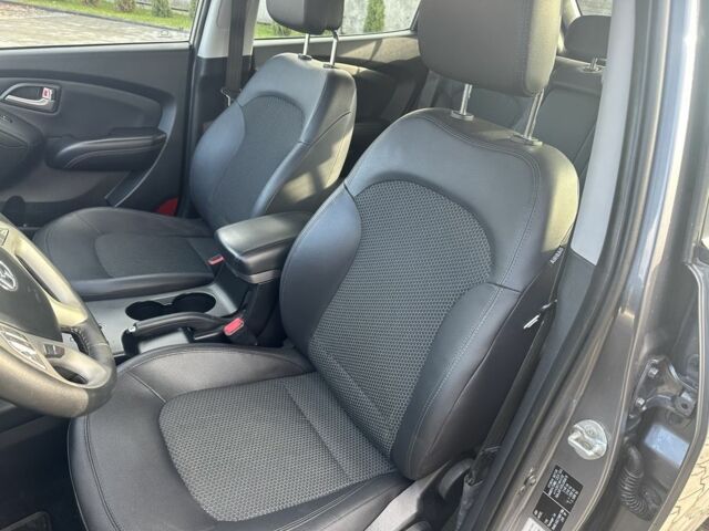 Серый Хендай их35, объемом двигателя 2 л и пробегом 253 тыс. км за 13800 $, фото 10 на Automoto.ua