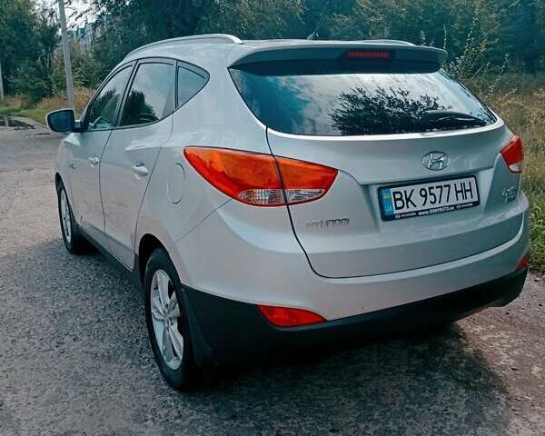 Сірий Хендай іх35, об'ємом двигуна 1.7 л та пробігом 208 тис. км за 11400 $, фото 6 на Automoto.ua