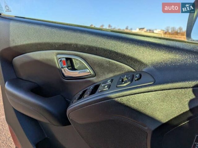 Сірий Хендай іх35, об'ємом двигуна 2 л та пробігом 175 тис. км за 10900 $, фото 37 на Automoto.ua