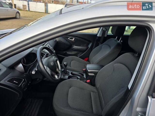 Серый Хендай их35, объемом двигателя 1.7 л и пробегом 186 тыс. км за 11700 $, фото 36 на Automoto.ua