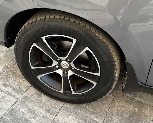 Серый Хендай их35, объемом двигателя 2 л и пробегом 175 тыс. км за 12300 $, фото 54 на Automoto.ua