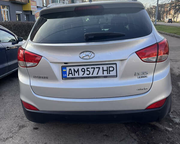 Сірий Хендай іх35, об'ємом двигуна 2 л та пробігом 228 тис. км за 13500 $, фото 1 на Automoto.ua