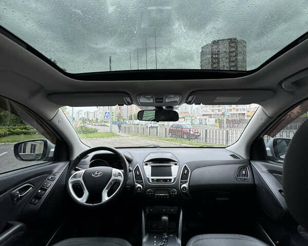 Серый Хендай их35, объемом двигателя 2 л и пробегом 202 тыс. км за 11550 $, фото 13 на Automoto.ua