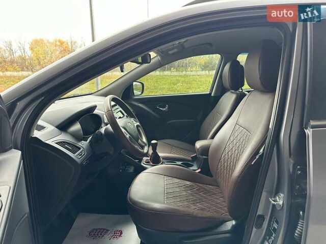 Сірий Хендай іх35, об'ємом двигуна 2 л та пробігом 176 тис. км за 11500 $, фото 8 на Automoto.ua