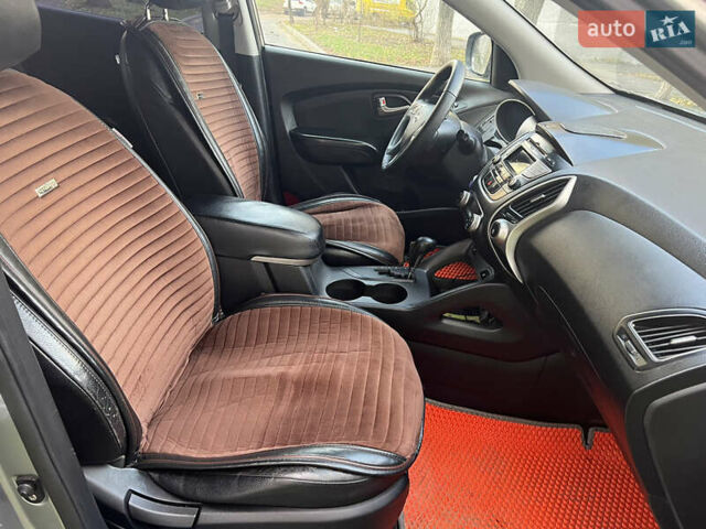 Серый Хендай их35, объемом двигателя 2 л и пробегом 156 тыс. км за 9800 $, фото 17 на Automoto.ua