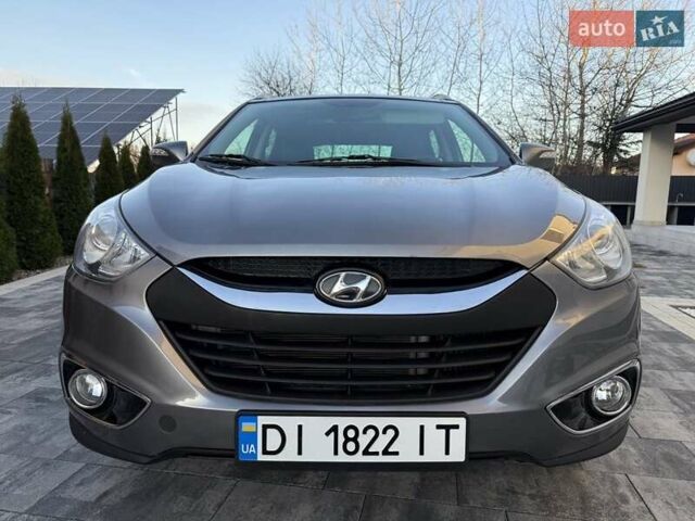 Серый Хендай их35, объемом двигателя 2 л и пробегом 175 тыс. км за 12300 $, фото 2 на Automoto.ua