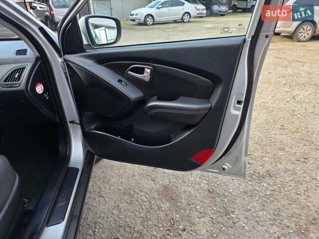 Серый Хендай их35, объемом двигателя 1.7 л и пробегом 186 тыс. км за 11700 $, фото 44 на Automoto.ua