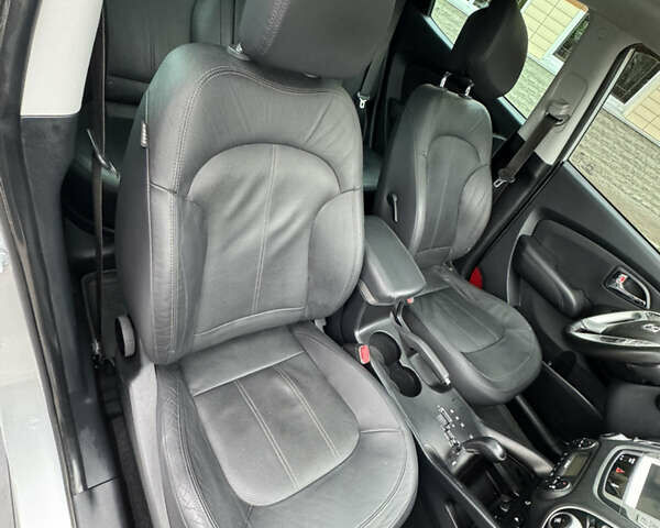 Серый Хендай их35, объемом двигателя 2 л и пробегом 204 тыс. км за 11500 $, фото 16 на Automoto.ua