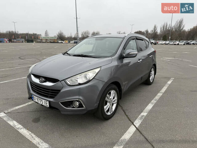 Серый Хендай их35, объемом двигателя 2 л и пробегом 153 тыс. км за 12500 $, фото 1 на Automoto.ua