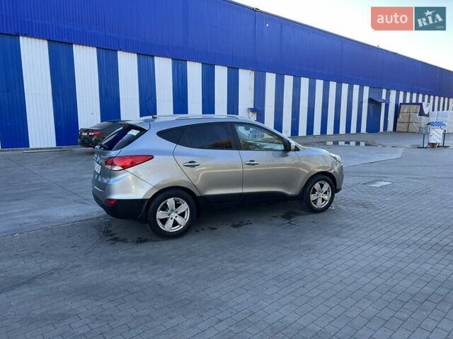 Сірий Хендай іх35, об'ємом двигуна 2 л та пробігом 156 тис. км за 11999 $, фото 3 на Automoto.ua