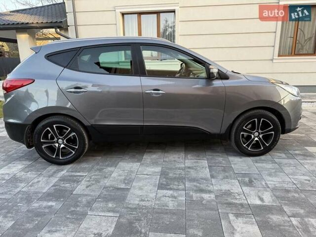 Серый Хендай их35, объемом двигателя 2 л и пробегом 175 тыс. км за 12300 $, фото 5 на Automoto.ua