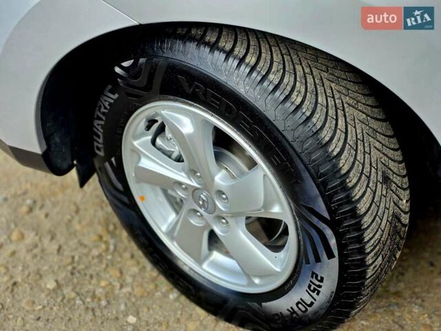 Серый Хендай их35, объемом двигателя 1.7 л и пробегом 186 тыс. км за 11700 $, фото 27 на Automoto.ua
