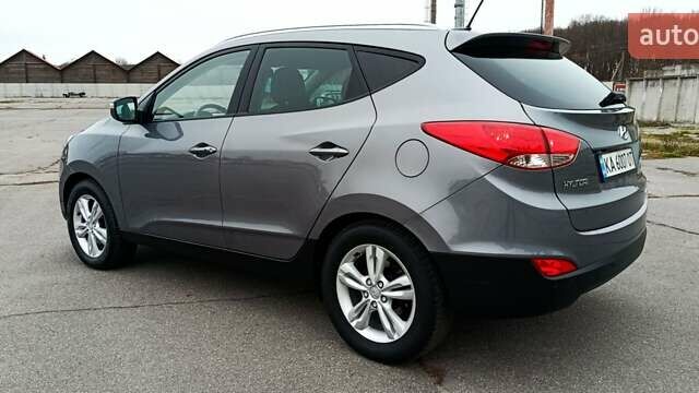 Серый Хендай их35, объемом двигателя 2 л и пробегом 198 тыс. км за 13200 $, фото 9 на Automoto.ua