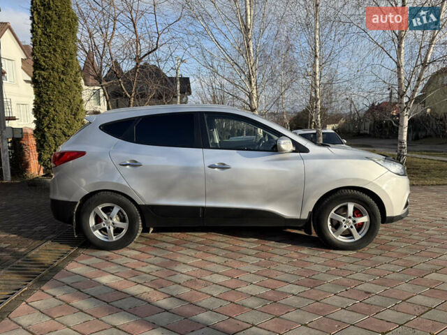 Сірий Хендай іх35, об'ємом двигуна 2 л та пробігом 212 тис. км за 11950 $, фото 4 на Automoto.ua