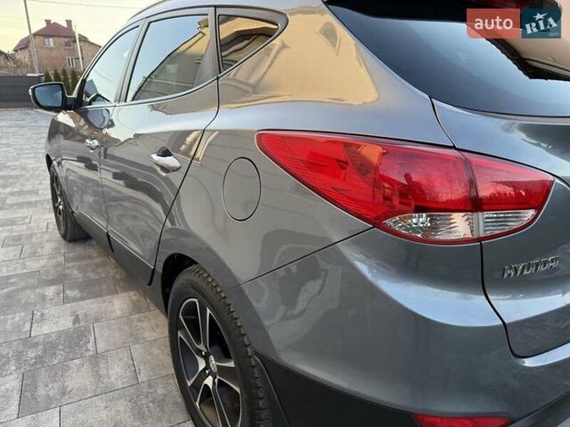 Серый Хендай их35, объемом двигателя 2 л и пробегом 175 тыс. км за 12300 $, фото 13 на Automoto.ua