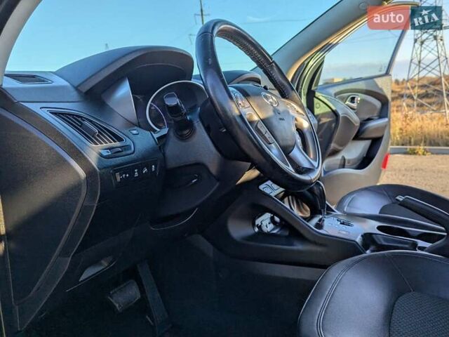 Сірий Хендай іх35, об'ємом двигуна 2 л та пробігом 175 тис. км за 10900 $, фото 30 на Automoto.ua