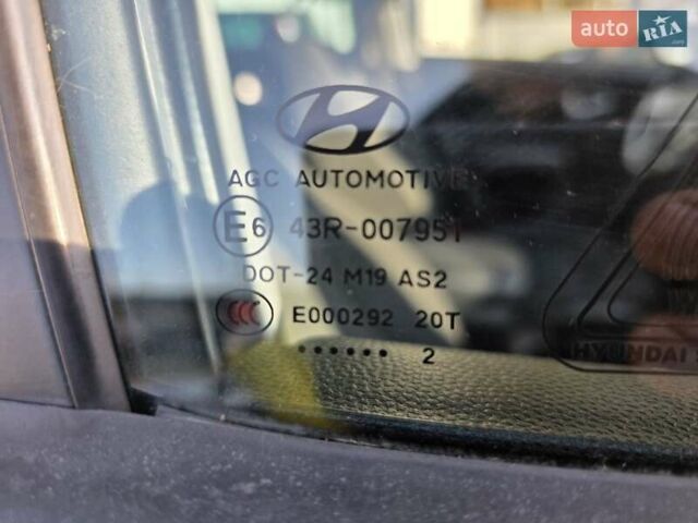 Серый Хендай их35, объемом двигателя 1.7 л и пробегом 186 тыс. км за 11700 $, фото 56 на Automoto.ua