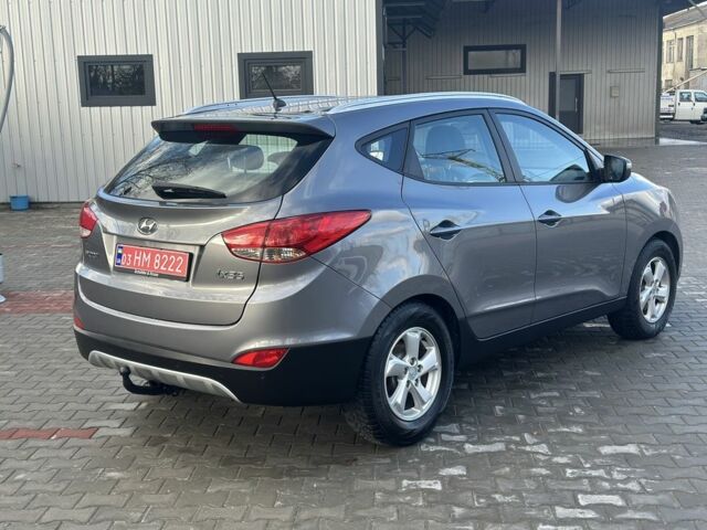 Серый Хендай их35, объемом двигателя 2 л и пробегом 253 тыс. км за 13800 $, фото 4 на Automoto.ua