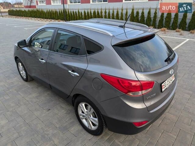 Сірий Хендай іх35, об'ємом двигуна 2 л та пробігом 222 тис. км за 13950 $, фото 18 на Automoto.ua