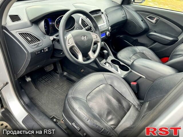 Серый Хендай их35, объемом двигателя 2.4 л и пробегом 155 тыс. км за 11999 $, фото 8 на Automoto.ua