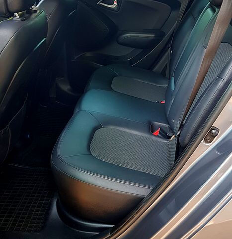 Сірий Хендай іх35, об'ємом двигуна 2 л та пробігом 235 тис. км за 11100 $, фото 10 на Automoto.ua